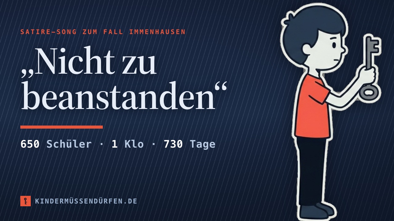 Standbild des Musikvideos: ein Junge hält einen Schlüssel hoch, daneben der Titel „Nicht zu beanstanden